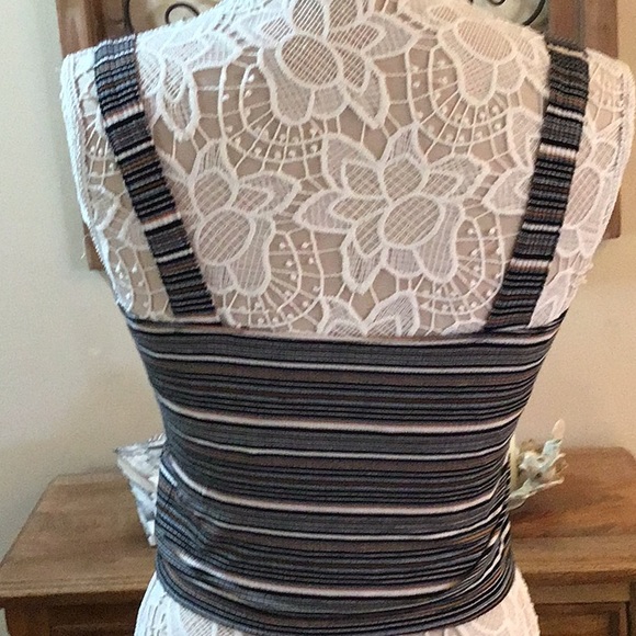 351 ✨EUC Bundle of 2 American Eagle Striped Crop Tanks✨ - Picture 7 of 12